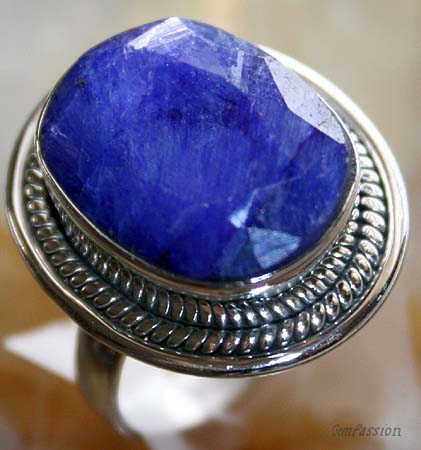 Collier En Rubis, Saphir Et Emeraude - Neuf, Sans Emballage D'origine - Pièce Précieuse Unique
